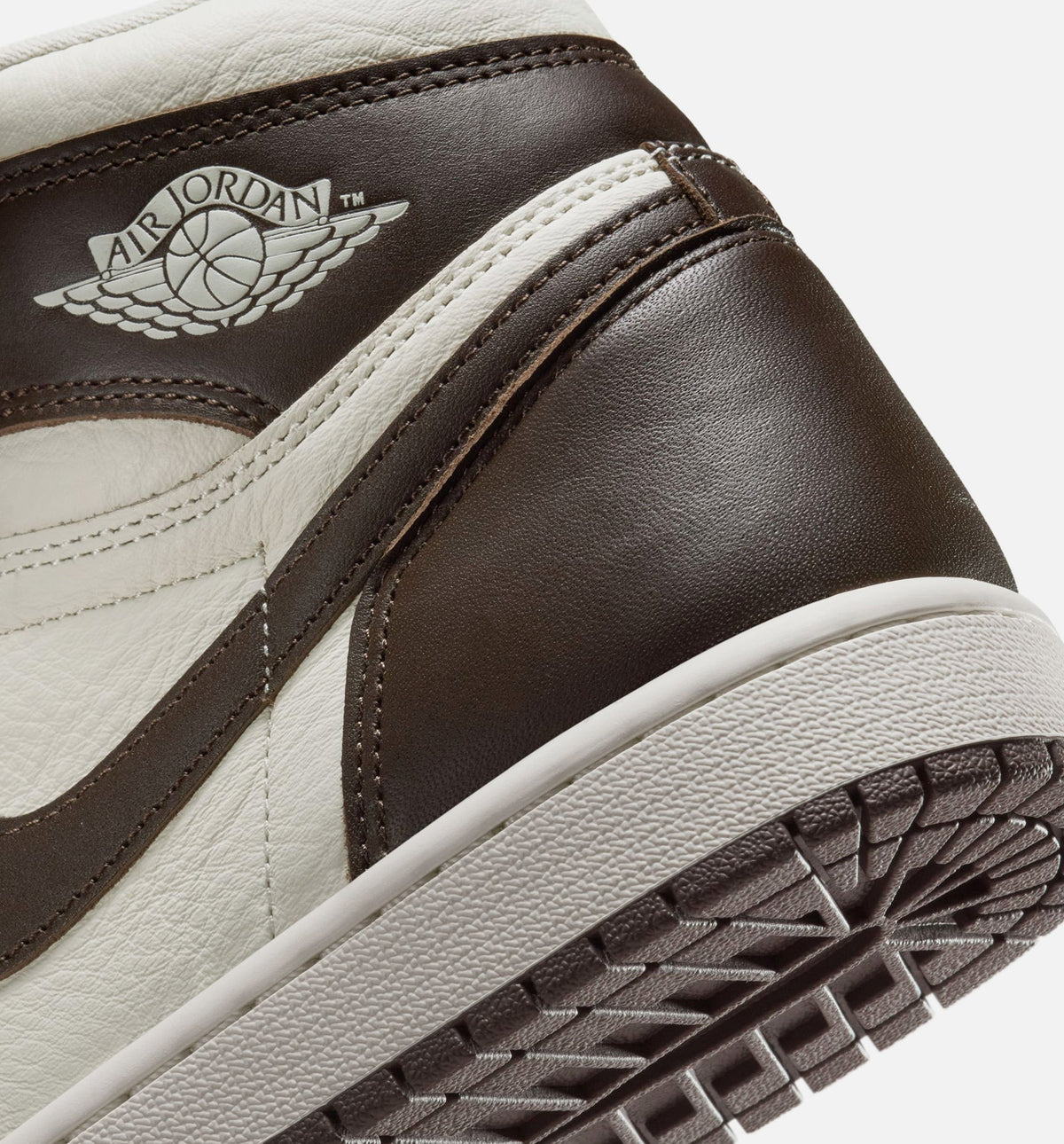 Air Jordan 1 Retro High OG Women's Lifestyle Shoes - Baroque Brown